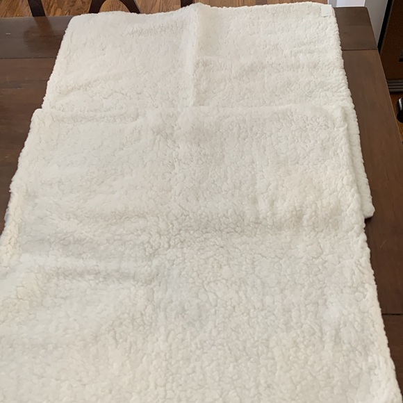 Pottery Barn Euro blue white checkered pattern fleece shams x 2 - Picture 6 of 7